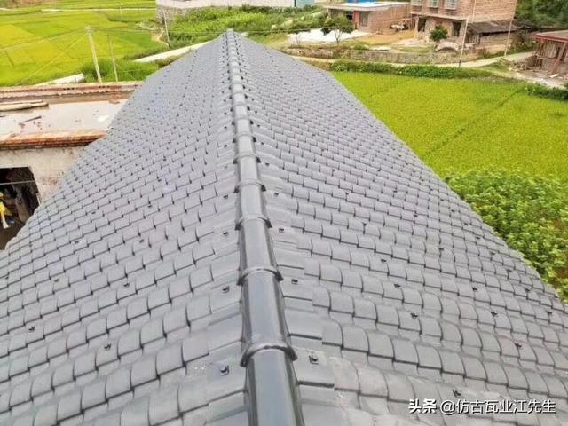 還在為舊房屋面翻新承重問題考慮嗎？樹脂小青瓦幫你解決承重