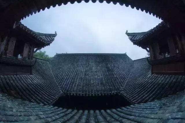 青瓦灰墻，高瓴飛檐，處處消磨時光