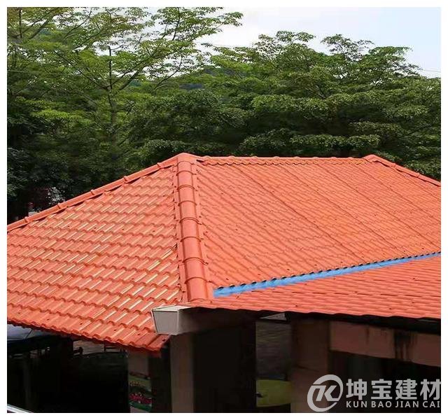 裝修屋頂選彩鋼瓦好還是合成樹(shù)脂瓦好？選對(duì)了直接節(jié)省幾千元