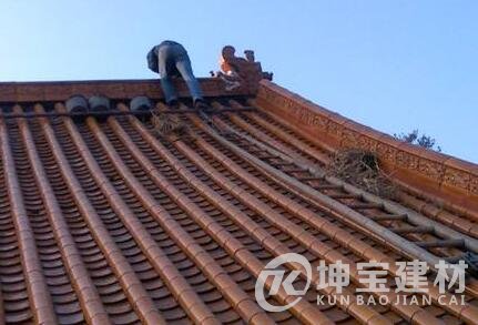 農(nóng)村屋頂蓋琉璃瓦的坡度多少？多少錢一塊？安裝步驟是什么？